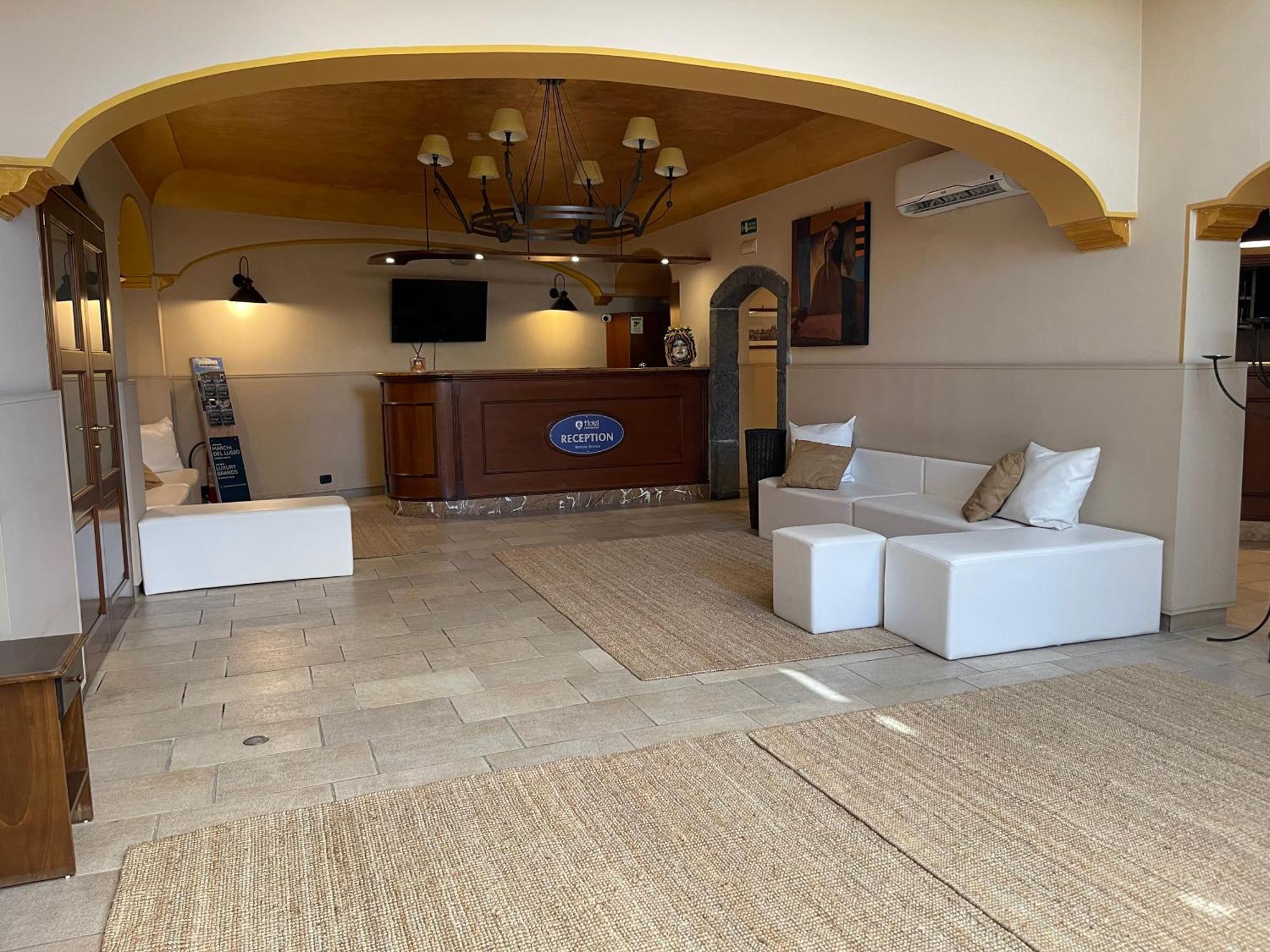 Hotel Capomulini 3 Stelle Acireale Dış mekan fotoğraf